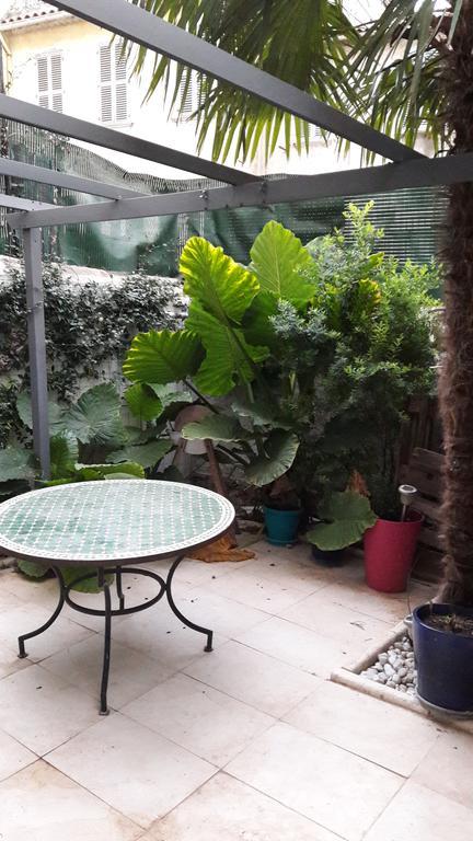 Chambres Et Table D'Hotes Le Jardin De Tesse Tolone Esterno foto